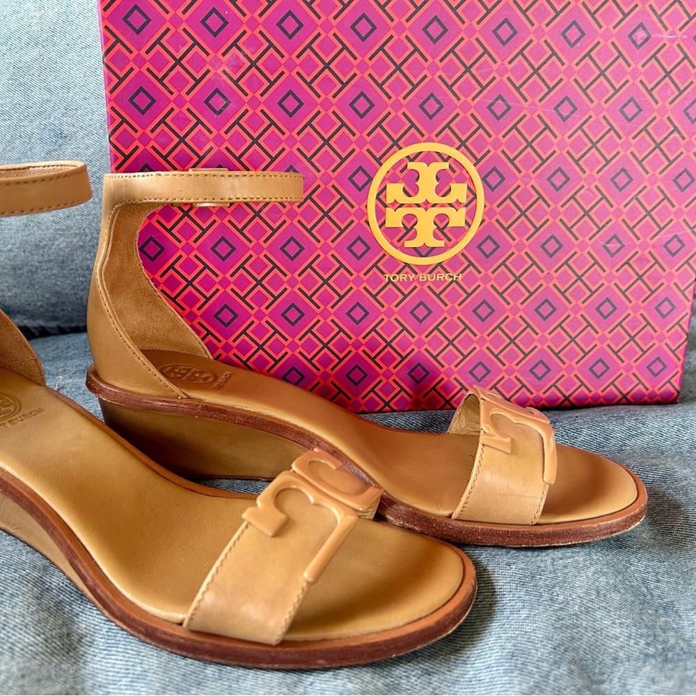 Tory Burch Tan Leather Sandals with Gold Accent